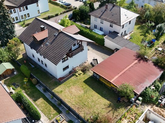 Kapitalanleger aufgepasst: Wohnhaus mit 3 Wohneinheiten und 5 Garagen in Höchstadt a.d.Aisch!