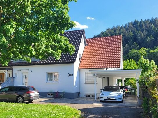 RESERVIERT: Kernsaniertes Wohnhaus mit zwei Wohneinheiten, teilausgebauter Keller, Schopf/Werkstatt, Doppelcarport u....