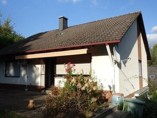 Gepflegter Bungalow mit ELW, Grosser Garage und schönem Garten in toller Höhenwohnlage von 66978 Leimen