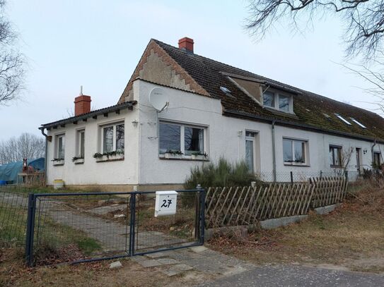 Rustikales Reihenendhaus auf schönem Grundstück in landschaftlich schöner Umgebung