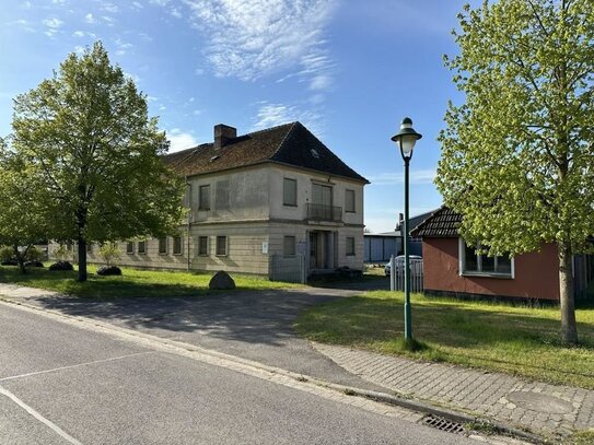 Eindrucksvolles, historisches Gebäude mit viel Potenzial in Müritznähe