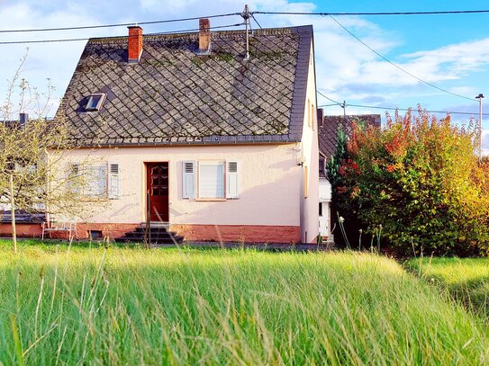 Freistehendes Einfamilienhaus auf großem Grundstück