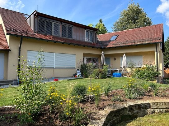 Helle und großzügige 3,5-Zimmer-Wohnung mit Terrasse, Garten und barrierefreiem Zugang