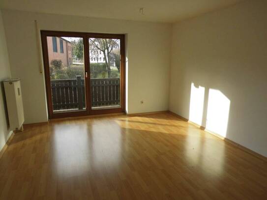 Moderne 1-Zimmer-Wohnung mit Balkon und PKW-Stellplatz in ruhiger Stadtlage!