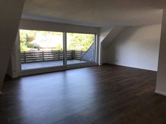 top renovierte 3-Zimmer-Wohnung mit Balkon über 2 Etagen