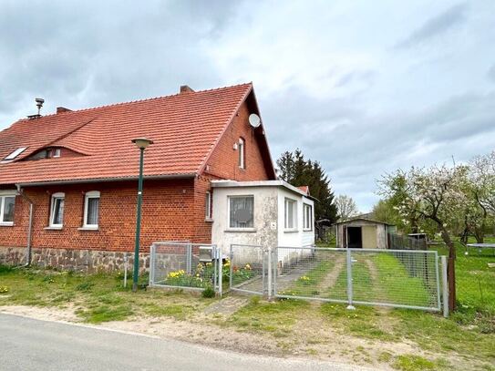 Leben auf dem Land ! DHH mit Stallung auf großem Grundstück