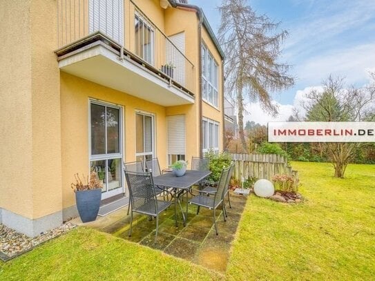 IMMOBERLIN.DE - Jung gebliebene Wohnung mit Südwestterrassen, Garten, geräumigem Garagenplatz & Pkw-Stellplatz