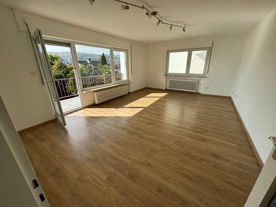 3 Zimmerwohnung mit Einbauküche / Balkon und Garten