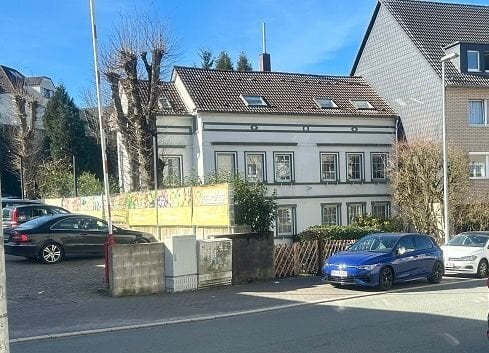 Seltene Gelegenheit…Lichtdurchflutete Erdgeschosswohnung im Zweifamilienhaus mit zwei Terrassen und Garten nähe Christu…