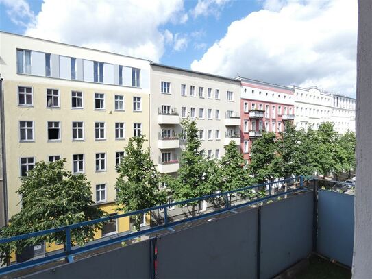 AB SOFORT - Geräumige 3-Zimmer-Wohnung mit EBK und Balkon!