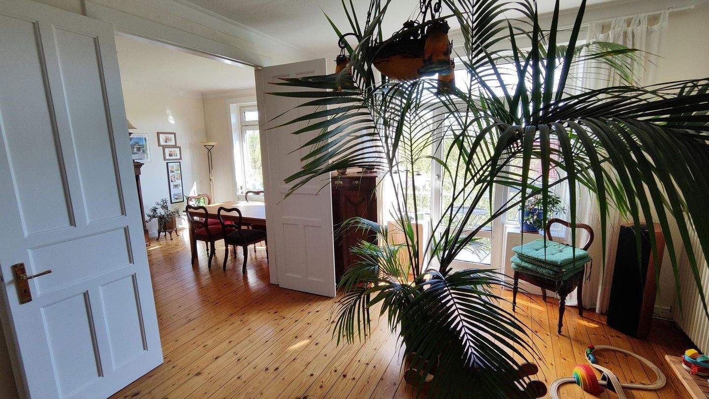Großzügige Wohnung im Jugendstilhaus in ruhiger und grüner Wohnlage