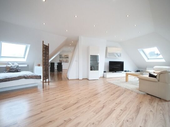 Attic storey studio apartment with rooms bathed in light, tastefully furnished with high quality, modern fittings and i…