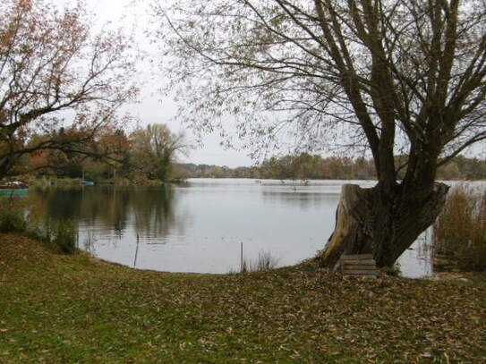 Großes Freizeit-Wassergrundstück in Klein Kreuz