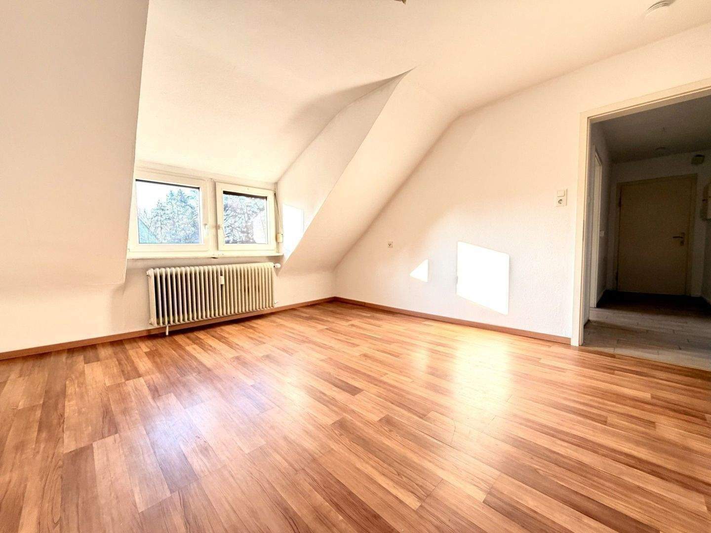                                                               gepflegte 3 Zimmer Wohnung am Reichelsdorfer Keller +++ mit Badewanne +++                                                       in Dietersdorf (Schwabach)
