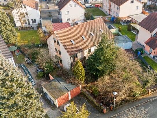 Modernisierung nach Ihren Wünschen - Charmantes Doppelhaus aus den 60ern in Erlangen Tennenlohe