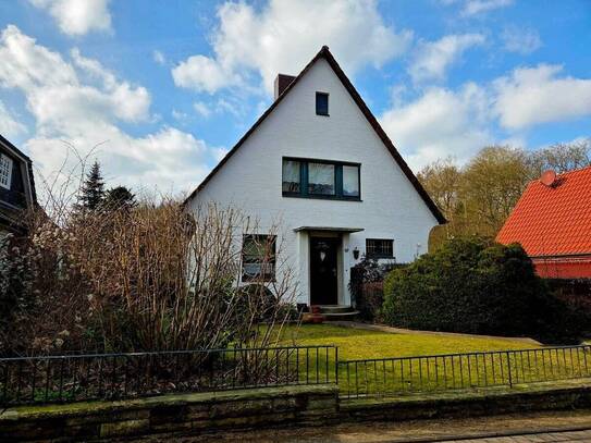 Aufwachen mit Blick auf den See: Einfamilienhaus in ruhiger Sackgassenlage provisionsfrei zu verkaufen!