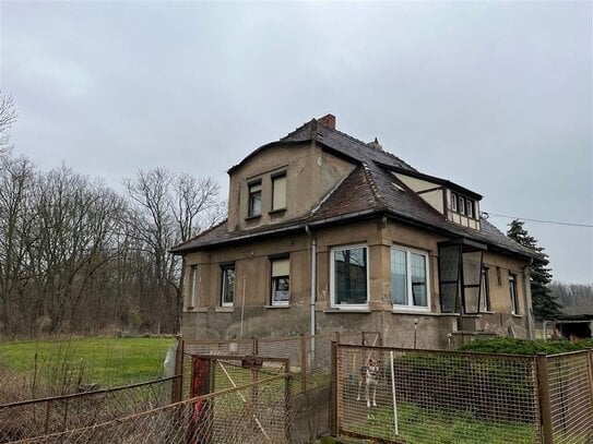 Sanierungsfähiges großes Einfamilienhaus - gegenüber der Lucas Mühle e.V.