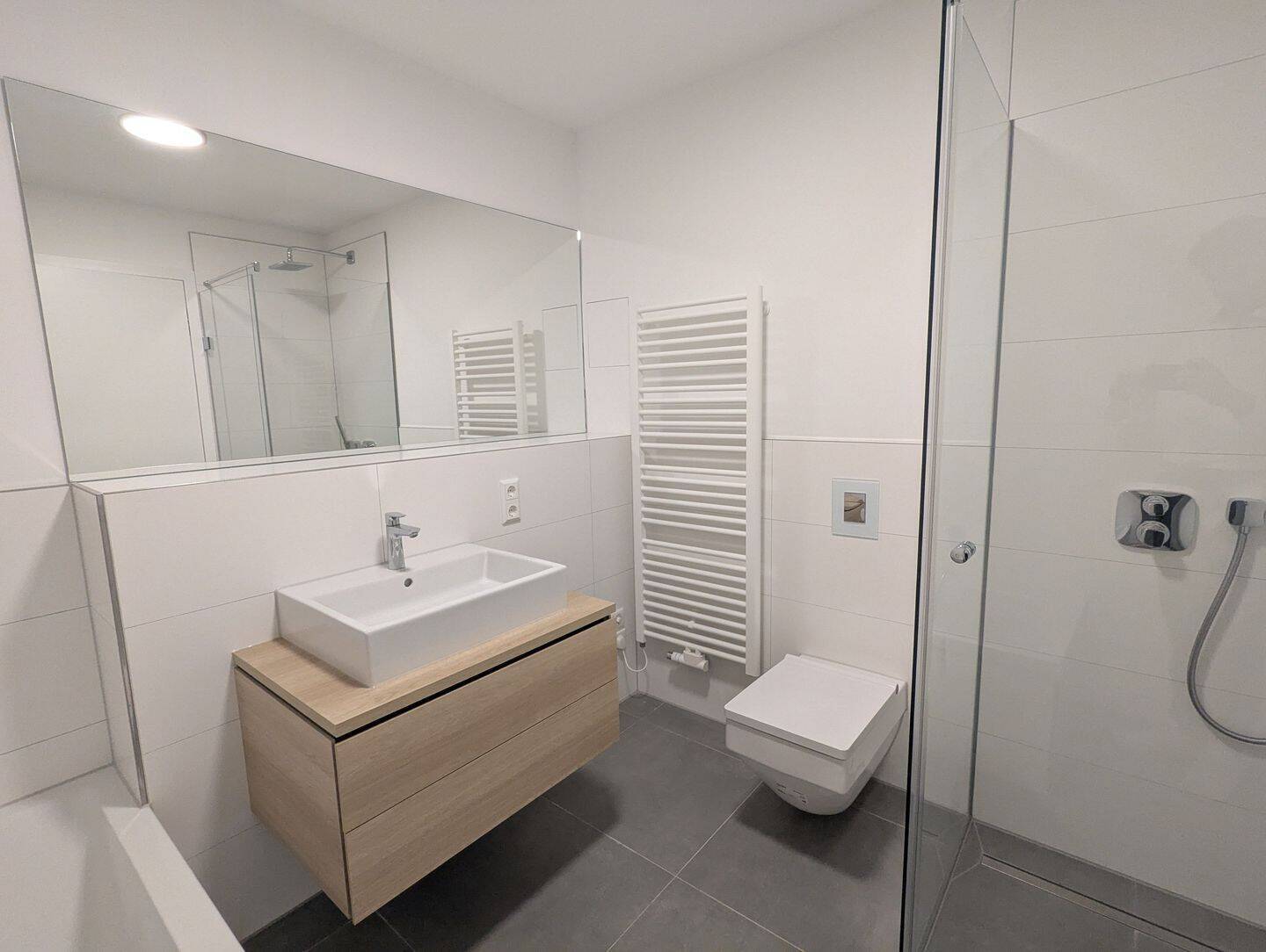 Bezugsfreie 4-Zimmer-Wohnung mit zwei Balkonen in zentraler Lage