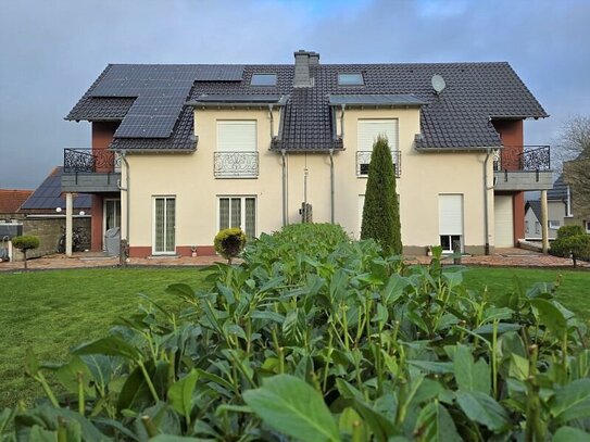 Doppelhaushälfte mit phantastischer Innenausstattung und Top-Energie-A-Plus!