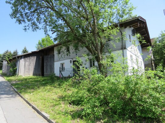 Bauernhaus -ehem. Schusterhaus- mit Nebengebäude in sonniger Ortsrandlage Nähe Hutthurm