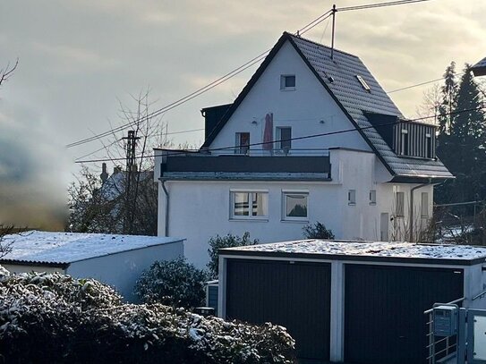 Zweifamilienhaus mit Einliegerwohnung in Stuttgart-Rohr