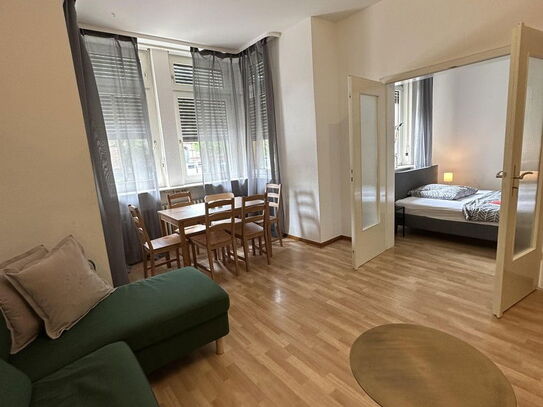 NEUER PREIS - 4 Zimmer Wohnung - WG geeignet -