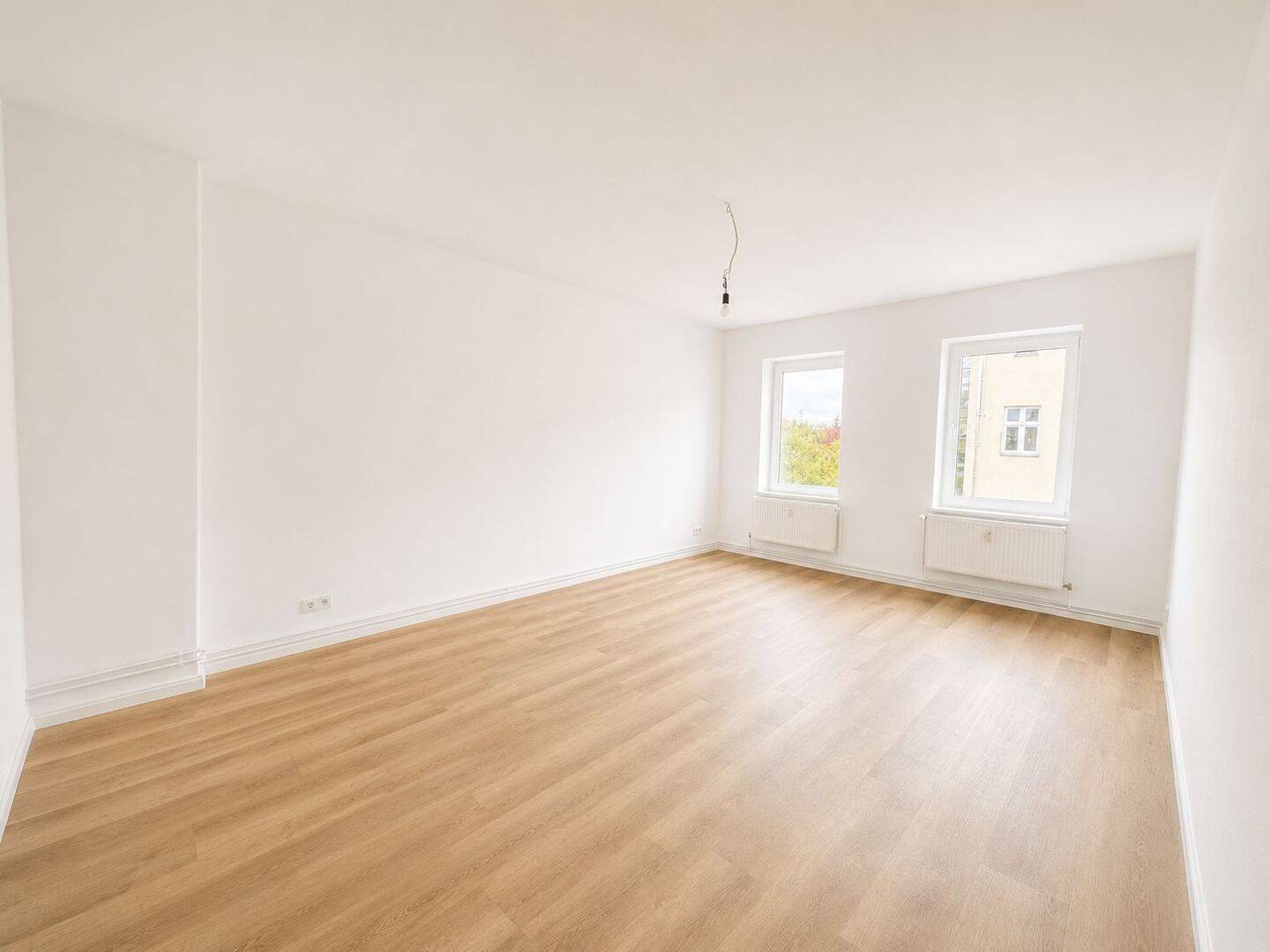 Helle 3-Zimmer-Wohnung mit Einbauküche in Berlin-Freienwalder Straße - Foto 1