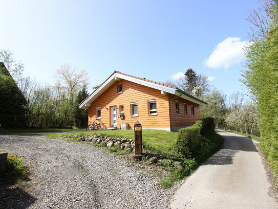 Einfamilienhaus mit schönem Grundstück und separatem Bauplatz