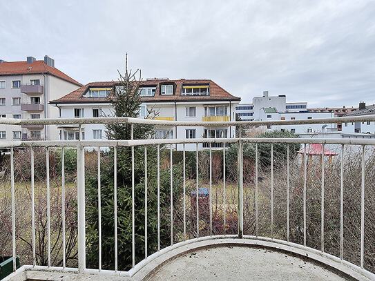 Kuschelige 2-Zimmer-Wohnung mit ruhigem Ostbalkon in München-Milbertshofen