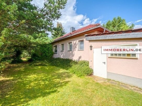 IMMOBERLIN.DE - Toplage! Bungalow mit Garage & Südwestgarten und/oder Bauland in Berlin Lübars