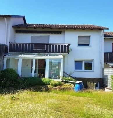 Reihenmittelhaus mit Balkon, Wintergarten und Garage