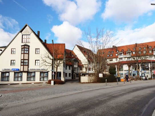 Charmante 3-Zimmer-Wohnung im Herzen von Haimhausen – 1. Etage – Lift – Loggia – Tiefgaragenstellplatz