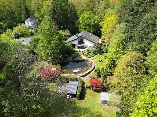 Traumhaftes Anwesen - exklusives, effizientes Wohnen in naturverbundener Waldrandlage in Dudweiler!