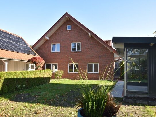 Platz für die ganze Familie - Großzügige, gepflegte Doppelhaushälfte mit stylischem Gartenhaus inkl. einem Balkonkraftw…