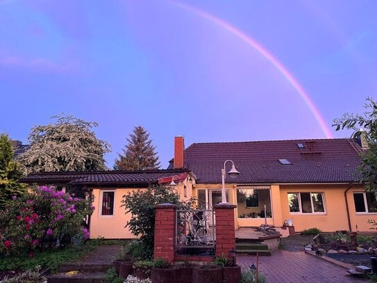 Auszeit vom Alltag. Großzügige 4-Zimmer Wohnung mit Garten, Terrasse und Stellplatz.