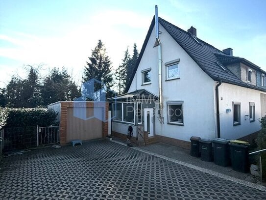 Doppelhaushälfte mit schönem Garten, Garage in familienfreundlicher Lage von Kassel/ Philippinenhof