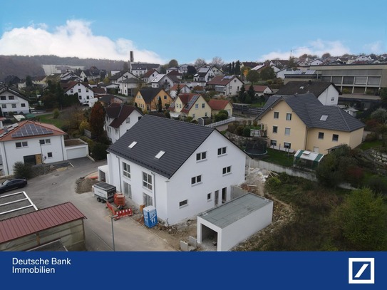 Wohnglück in Massivbauweise: Moderne Neubau-Doppelhaushälfte mit Einliegerwhg. in Giengen/Burgberg