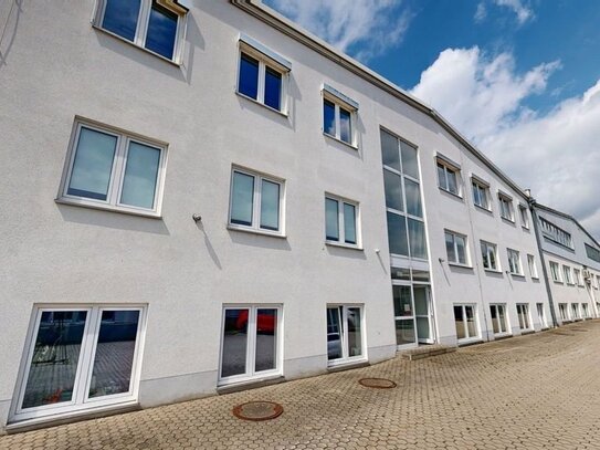 Moderne Gewerbehalle mit großzügiger Büro- und Lagerfläche in Berg bei Neumarkt