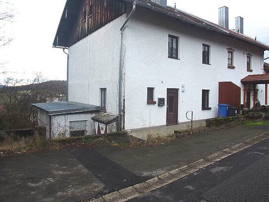 Kleines sanierungsbedürftiges Reiheneckhaus mit Weitblick zum Hohenbogen, in ruhiger Lage, Nähe Bad Kötzting, Bay. Wald