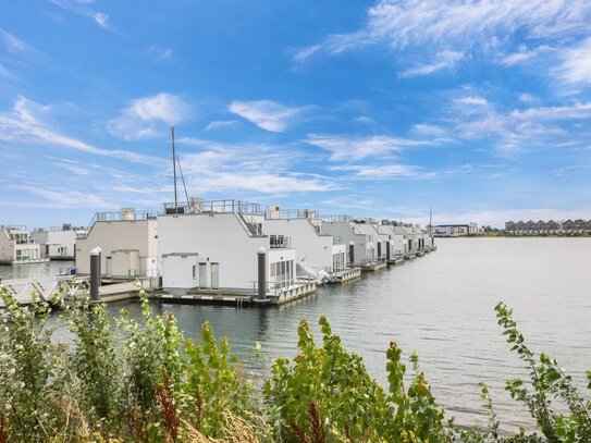 Schwimmendes Haus: Luxuriöse Eleganz direkt auf der Schlei