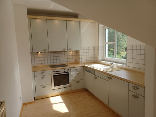 Schöne 62 m²-3 Zimmer-Wohnung mit Balkon, Dachgeschoß, in Konz