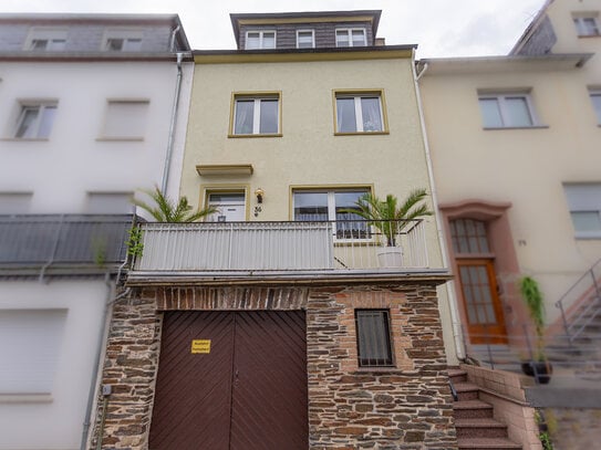 Einfamilienhaus in Zell mit Garage, Terrasse und Garten - perfekt für die Familie