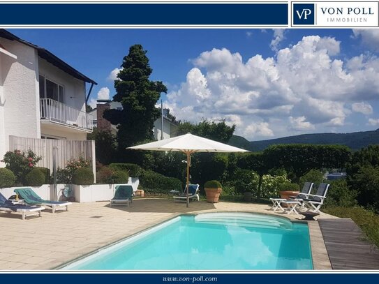 Villa mit 2 Wohneinheiten und Pool in Aussichtslage