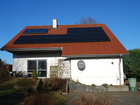 Modernes Einfamilienhaus in Seenähe