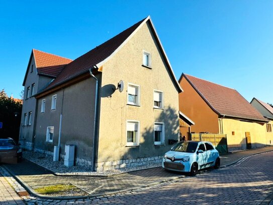 Teilsaniertes 2- Familienhaus mit großer Scheune in Lützen OT Zorbau zu verkaufen