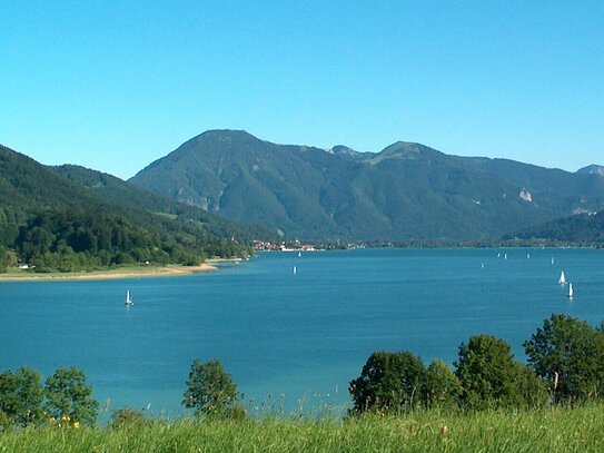 Verkauft; Gmund am Tegernsee: Neuwertige 2-Zimmer Dachgeschoss-Wohnung in Seenähe!