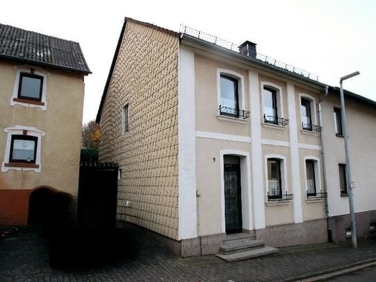 Gemütliches Reihenendhaus mit neuem Badezimmer, Garten im Zentrum von Nettersheim-Marmagen