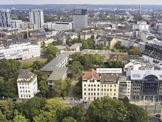 Dachgeschoßwohnung mit Blick über den Hofgarten und Potenzial zur Erweiterung