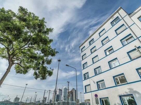 Ab Sofort - Schick & modern - möbliertes Zimmer in 4er WG - top Lage mit Skylineblick