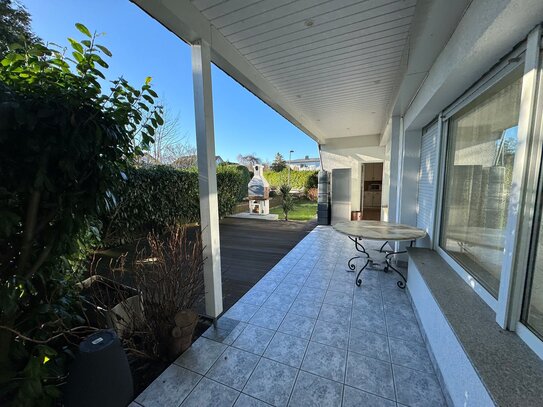 Bezugsfrei - Erdgeschosswohnung mit Garten und Garage in ruhiger Lage